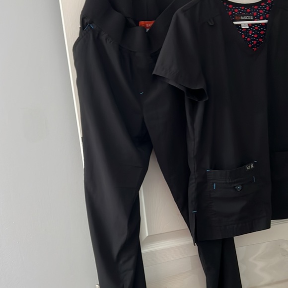 🩺🖤Koi Brand Butter soft Scrub Set - Picture 4 of 6